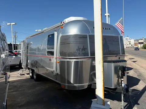 2027 Airstream Stetson + 6666 Special Edition 27 ft — photo 2