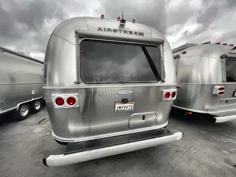 2018 Airstream Classic 33FB — photo 3