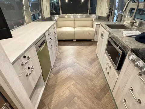 2024 Airstream International — photo 5