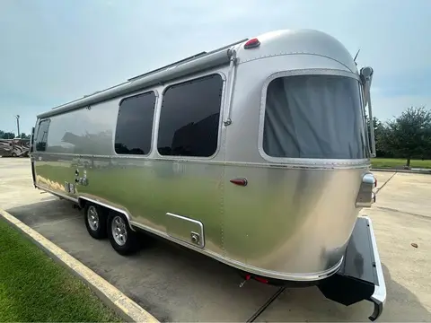 2025 Airstream Flying Cloud 27FBQ — photo 4