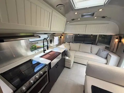 2022 Airstream Pottery Barn Special Edition (28RBQ — photo 3