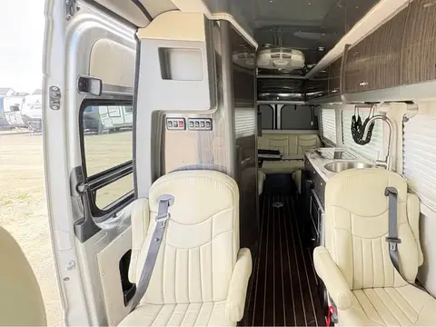 2014 Airstream Interstate Class C — photo 4
