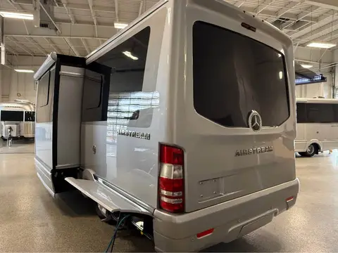 2022 Airstream Atlas — photo 4