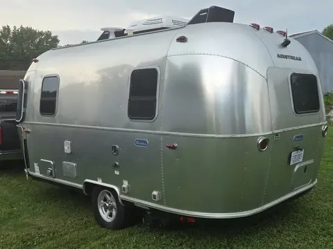 2020 Airstream Bambi 19CB — photo 2
