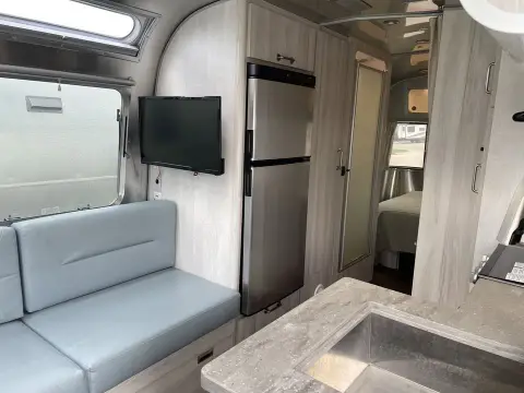 2023 Airstream International — photo 4