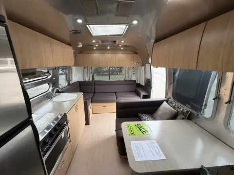 2019 Airstream Flying Cloud — photo 5