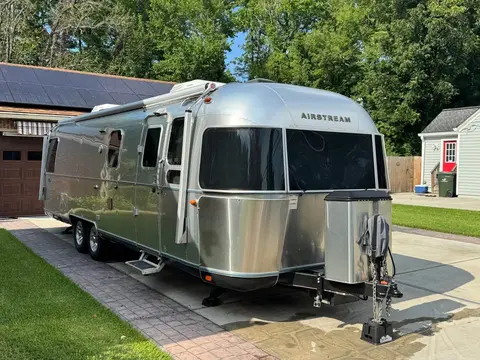 2017 Airstream Classic — photo 2