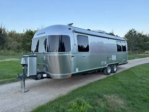 2016 Airstream International — photo 1