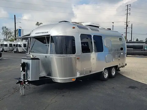 2021 Airstream Flying Cloud — photo 3
