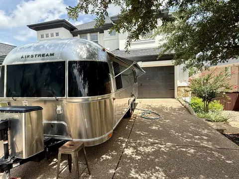 2021 Airstream International 27FBQ — photo 4