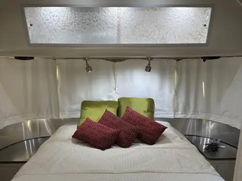 2019 Airstream International Serenity — photo 5