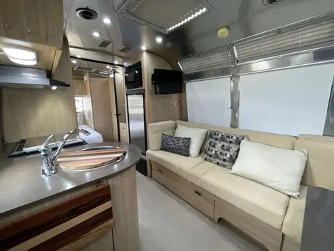 2018 Airstream Flying Cloud 23CB; — photo 5