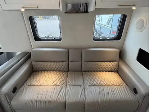 2020 Airstream Classic 33FB Queen — photo 5
