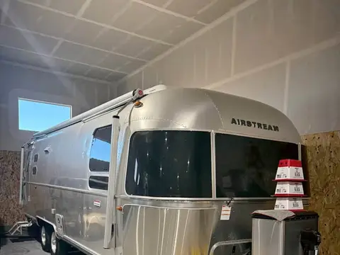 2021 Airstream International — photo 1