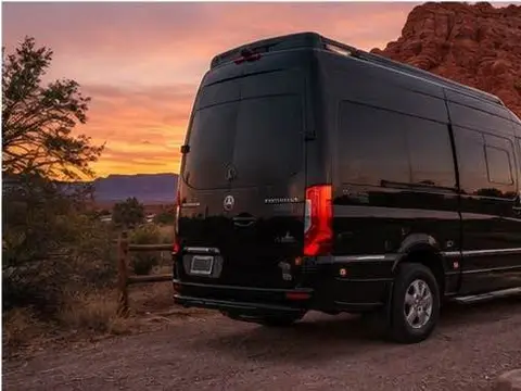 2023 Airstream Tommy Bahama Interstate 19 — photo 2