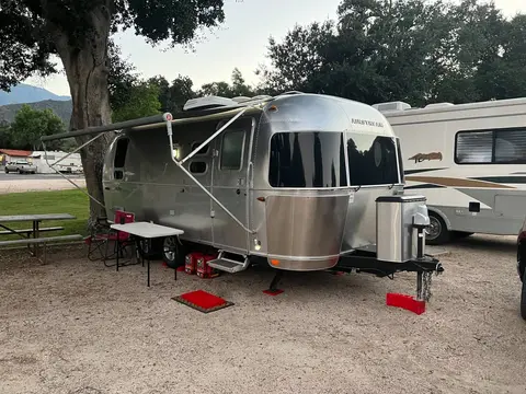 2017 Airstream Flying Cloud 23D — photo 2