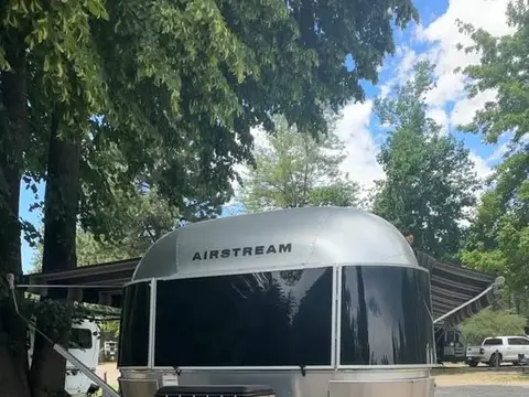 2019 Airstream Globetrotter 25FB — photo 2