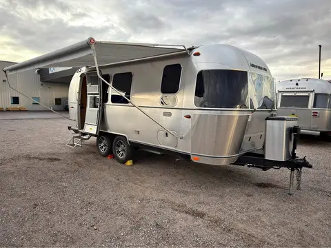 2025 Airstream Tradewind 23FBT (twin) — photo 1