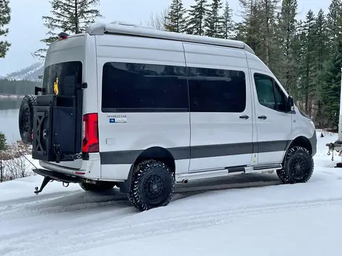 2020 Airstream Tommy Bahama — photo 1