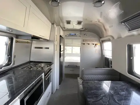 2021 Airstream Classic 33FBQ — photo 5