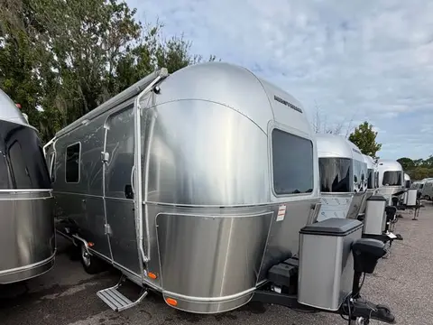 2026 Airstream World Traveler — photo 2