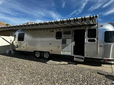 2017 Airstream Classic 30 ft — photo 3