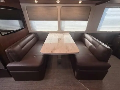 2018 Airstream Classic 30RB — photo 3
