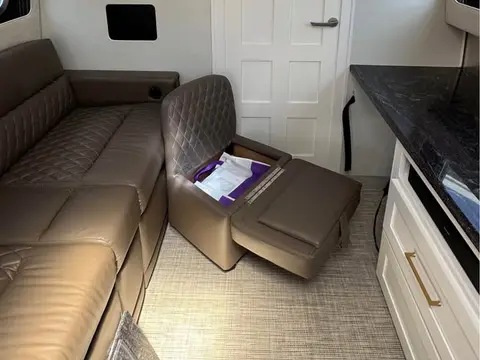 2020 Airstream Classic — photo 4