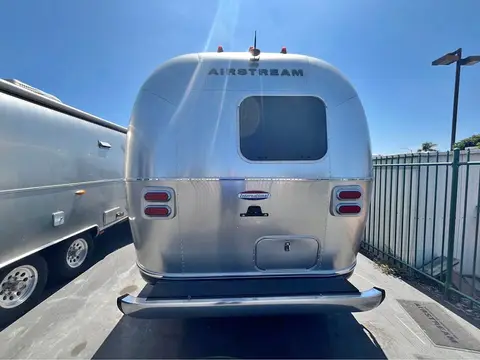 2017 Airstream International Serenity 23D — photo 2