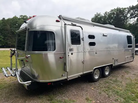 2021 Airstream International 27FB — photo 3