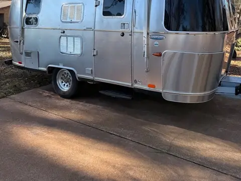 2010 Airstream International Serenity 19 ft — photo 2