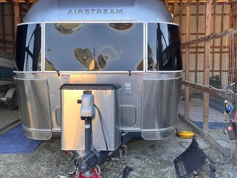 2016 Airstream International Signature 27FB — photo 4