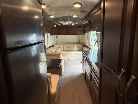 2015 Airstream Classic — photo 4