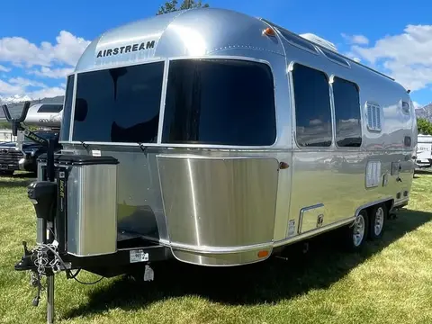 2019 Airstream Flying Cloud 23CB — photo 2