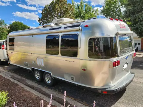 2011 Airstream Classic 27FB Limited — photo 4