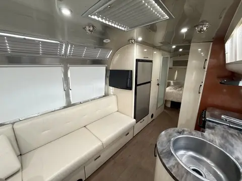 2017 Airstream International Serenity 25FB — photo 5