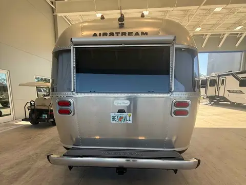 2024 Airstream Flying Cloud 27FBT — photo 5