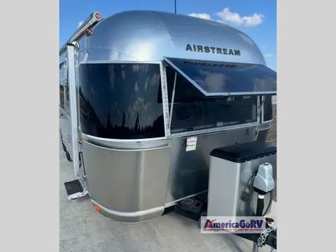 2019 Airstream International Serenity 28RB Twin — photo 4