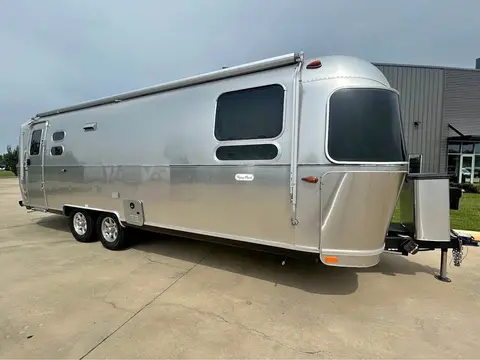 2025 Airstream Flying Cloud 27FBQ — photo 1