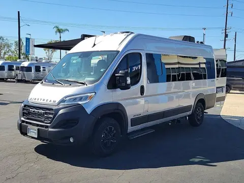 2026 Airstream Rangeline — photo 3