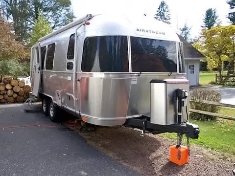 2022 Airstream Flying Cloud 23 ft — photo 1