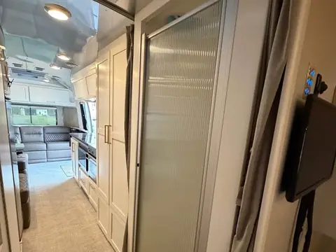 2020 Airstream Classic 30 ft — photo 4