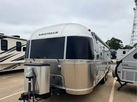 2019 Airstream Flying Cloud 26RB — photo 2