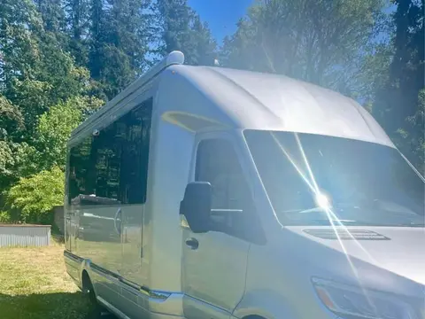 2021 Airstream Atlas — photo 2