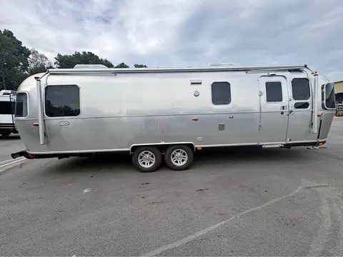 2021 Airstream Classic 30RB — photo 1