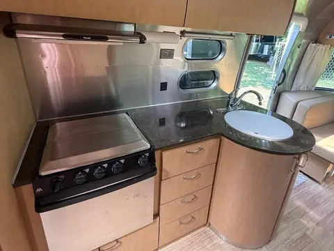 2016 Airstream Flying Cloud — photo 4