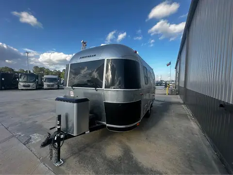 2022 Airstream Bambi 19CB — photo 2