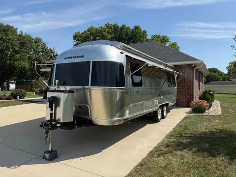 2021 Airstream Globetrotter 27 ft twin 27 ft — photo 4