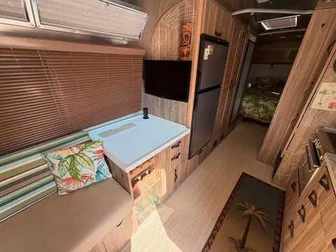 2018 Airstream Tommy Bahama 27FB — photo 5