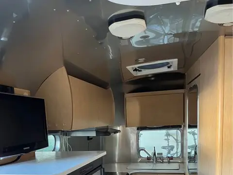 2011 Airstream Flying Cloud — photo 4
